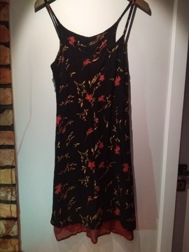 Czarna sukienka w kwiatowy wzór M/L