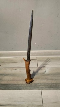Stary nóż wojskowy zrobiony z rogu Bagnet I-II W