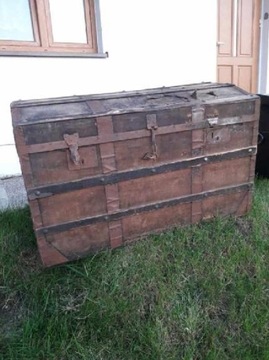 Stary kufer - do renowacji lub rekwizyt