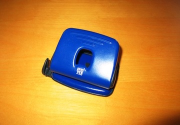 Dziurkacz SAX318 z szyną 15 kartek niebieski st bd
