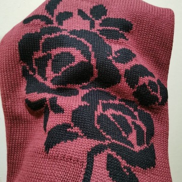 Bordowy sweter damski bpc bonprix M czarne róże
