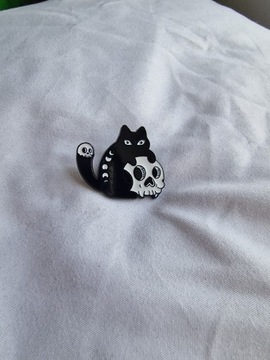Przypinka pin pins wpinka broszka kot czaszka 