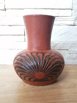 Piękny gliniany wazon z ciekawym wzorem