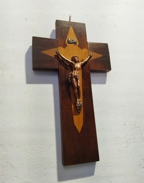 drewniany krzyż z mosiężnym Jezusem krucyfiks 26cm