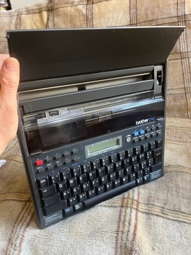 Elektroniczna maszyna do pisania BROTHER EP43