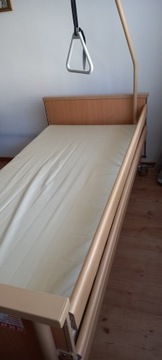 Łóżko rehabilitacyjne z wysięgnikiem elektryczne regulowane