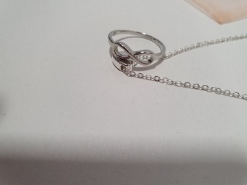 Srebrny pierścionek + naszyjnik(pakiet prezentowy)