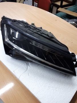 Skoda Superb 3 Lampa Reflektor Full Led 