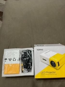 Projektor LCD Vamvo YG300 PRO