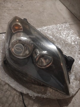 Lampa przednia prawa opel astra h, anglik 