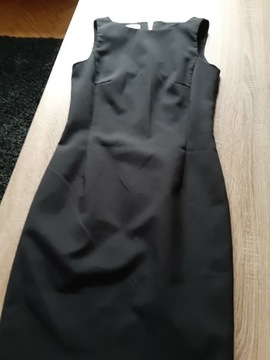 Sukienka koktajlowe mala czarna