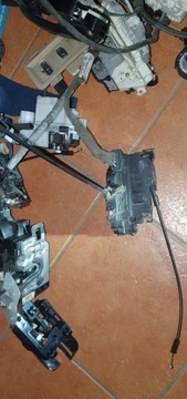 Zamek Renault Modus 288315A 6 pin prawy tył