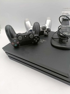 Sony PlayStation 4 PRO 1 TB CUH-7116B +2X Pad