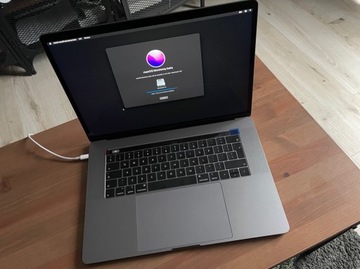 MacBook Pro 15" Mid-2019 - i9, 32GB, Vega20, 512GB