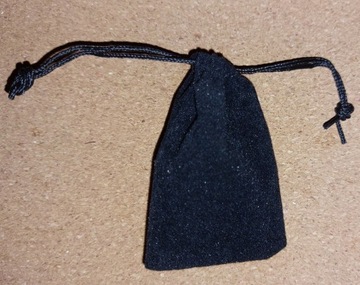 Woreczek welurowy sakiewka na biżuterię czarny