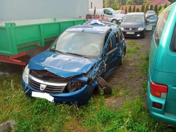 Dacia Sandero I Lampa przednia prawa.