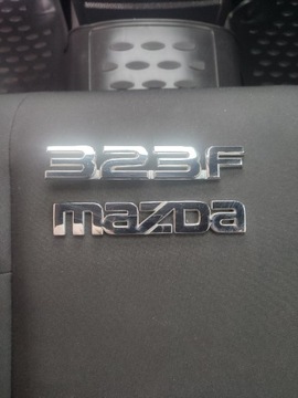 Mazda 323F logo napis oryginał 