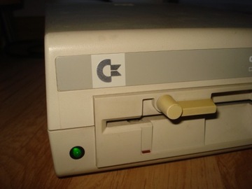 Stacja dyskietek Commodore 1541 sprawna