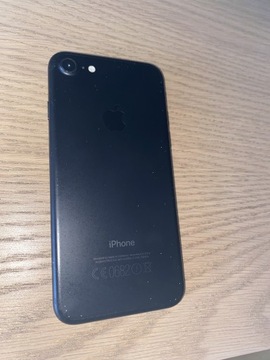 iPhone 7 32 GB czarny + etui