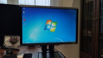 Monitor 22" HP LA2205wg 1680x1050, pivot, usb, dvi