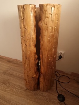 lampa podłogowa z drewna