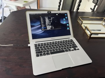 MacBook Air 1.8ghz i5 8gb 240gb SSD Apple