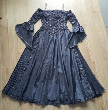 Efektowna czarna suknia wieczorowa vintage gotyk