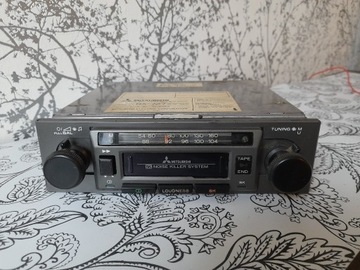 Zabytkowe radio kasetowe Mitsubishi RX-727