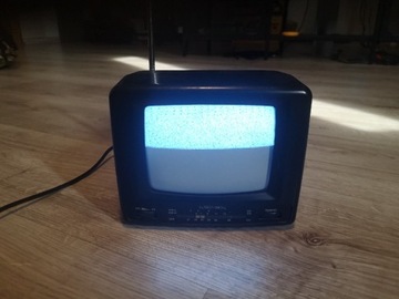Stary telewizor samochodowy 