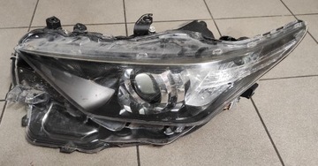 Lampa , reflektor lewy Toyota Auris II lift