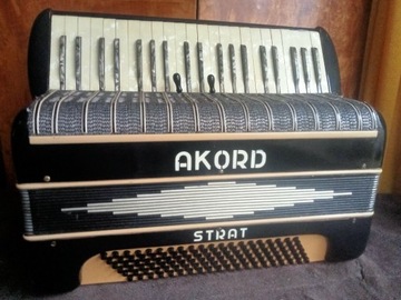 Akordeon AKORD 120b. zabytkowy