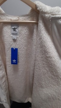 Damska kurtka Adidas Originals w białym kolorze.