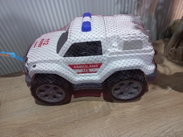 Auto terenowe ambulans 38cm