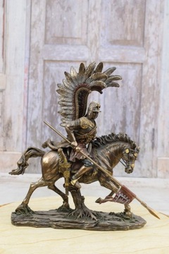 Husarz na Koniu Figurka Patriotyczna Husaria
