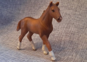 Schleich. Źrebię rasy hanowerskiej. Koń. Figurka 