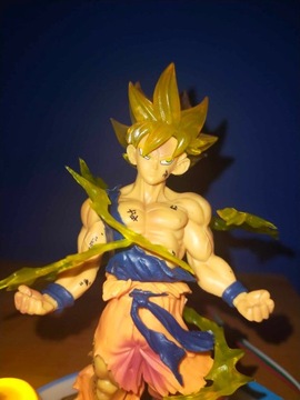 Figurka Goku ssj+7 smoczych kul+diody