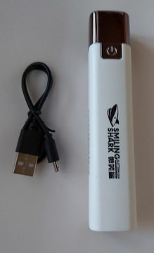 Latarka LED ładowana pod USB (smiling shark) B