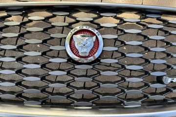 Emblemat grilla znaczek atrapy Jaguar F-Pace LIFT