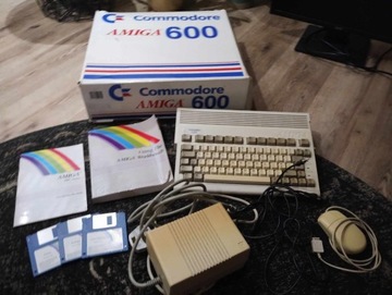 Amiga 600 w BOX - plomba gwarancyjna