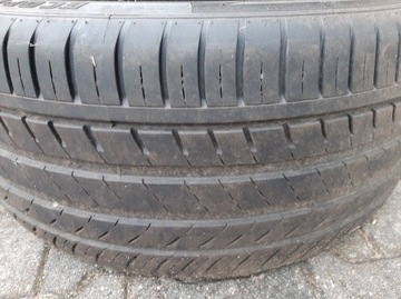 Opona 275/40/R20 106W