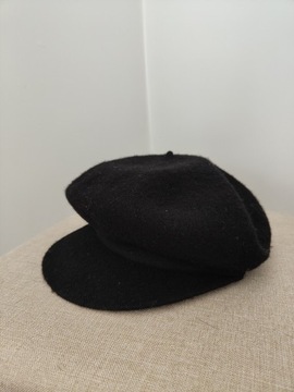 Czarny beret z daszkiem 100% wełna 