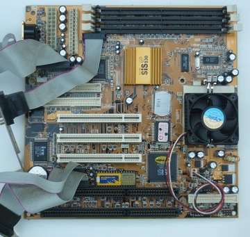 Stary zestaw  SiS 530 socket7 / AMD-K6 300