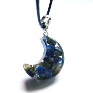 Lapis lazuli, wisiorek półksiężyc na rzemyku