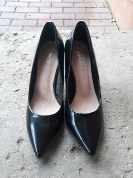 Czarne lakierowane buty na obcasie 37 Vinceza