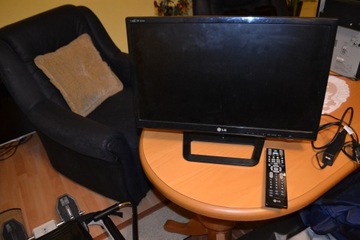 telewizor  lg m2352d z pilotem sprawny monitor