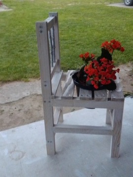 Krzesełko na kwiatek ozdoba do domu, ogrodu