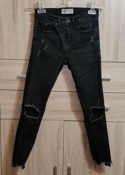 P107 / Spodnie jeansowe z dziurami PULL&BEAR r. 36