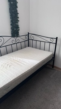 Młodzieżowe łóżko metalowe z materacem 