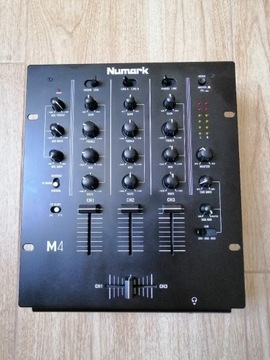 Mikser DJ Numark M4 + mikrofon Behringer XM8500
