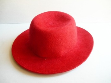 czerwony kapelusz vintage 70s